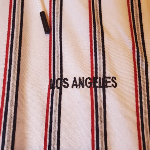 V.A.L.A Los Angeles Short Sleeve Hoodie - Picture 2 of 4